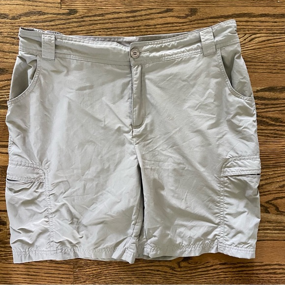 Cabela's Guidewear Shorts Women XL Grey Quick Dry Pockets Outdoor Hiking Kayak - Picture 1 of 10